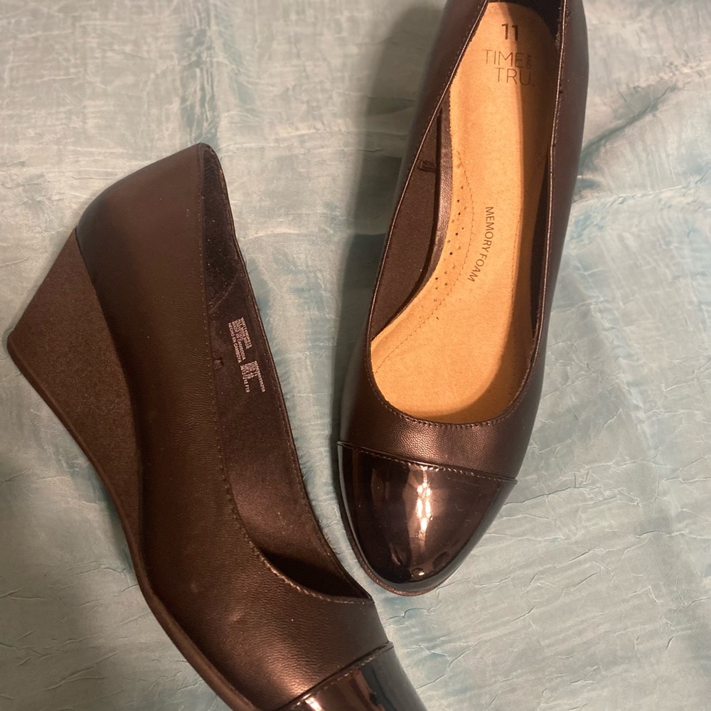 Black Wedges